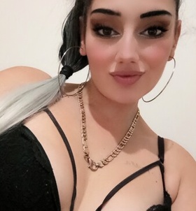 Flymolly 305673153 profilképe